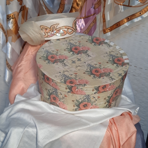 Women\'s Dress Hat w/ hat box